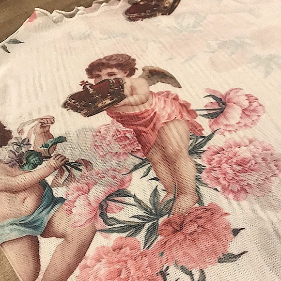 *NEW* Sheer Angel Graphic Crop Top - Picture 2 of 3